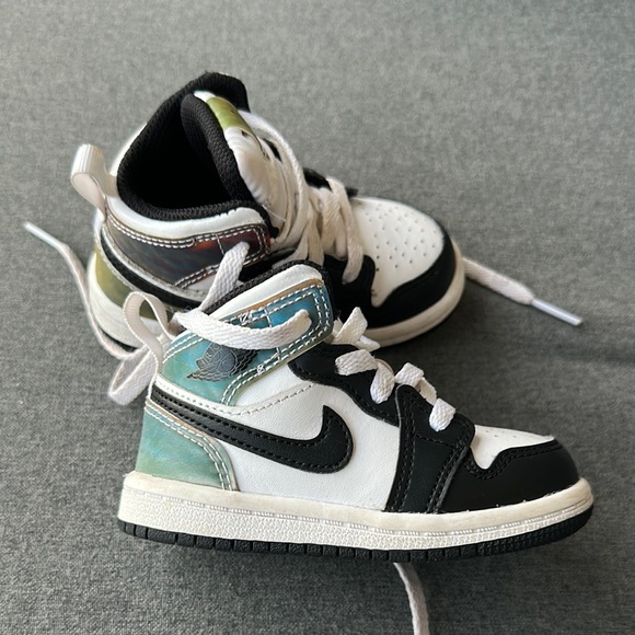 Kids' Black and White Sneakers - Picture 3 of 4